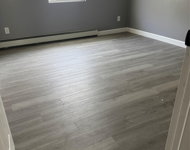 806 Bayview Avenue - Photo Thumbnail 8