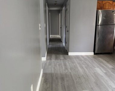 806 Bayview Avenue - Photo Thumbnail 6