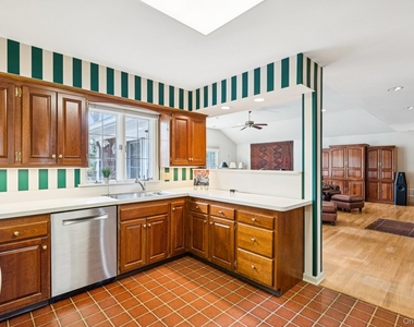 9 Cliff Road - Photo Thumbnail 17