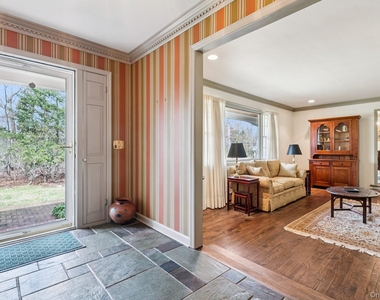 9 Cliff Road - Photo Thumbnail 8