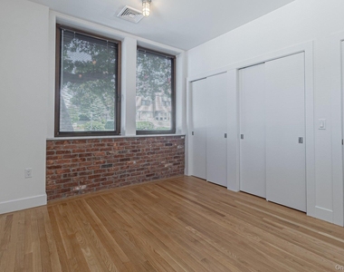16 Willow Avenue - Photo Thumbnail 2