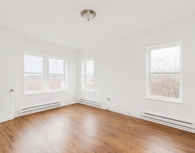 422 Broadway - Photo Thumbnail 5