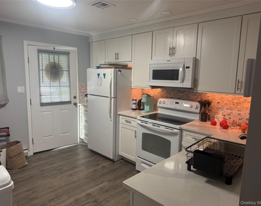 333 A Woodbridge - Photo Thumbnail 7