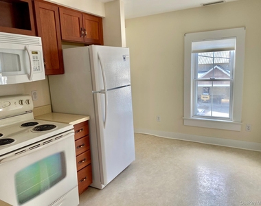 22 Washington Ave, 2nd - Photo Thumbnail 7