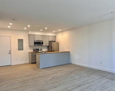 362 W Merrick Road - Photo Thumbnail 1