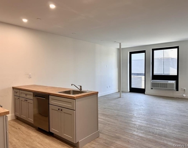 362 W Merrick Road - Photo Thumbnail 6