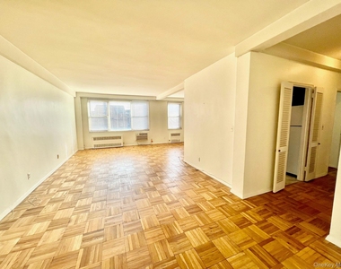 10 Lake Street - Photo Thumbnail 2