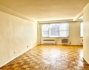 10 Lake Street - Photo Thumbnail 3