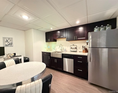 31 Jacobson Avenue - Photo Thumbnail 16