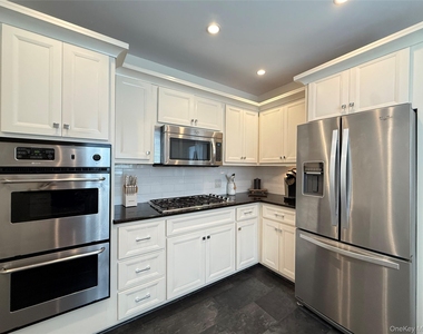 31 Jacobson Avenue - Photo Thumbnail 7