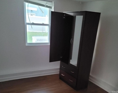 124 10th Avenue - Photo Thumbnail 4
