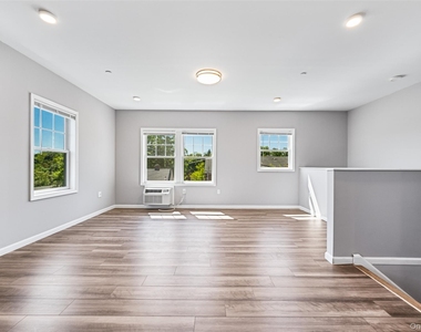 108 N Kensico Avenue - Photo Thumbnail 15