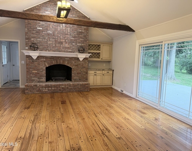 7 Fenway Court - Photo Thumbnail 3