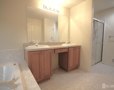 72 Truman Avenue - Photo Thumbnail 17