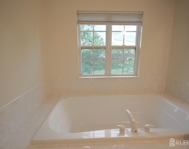 72 Truman Avenue - Photo Thumbnail 18