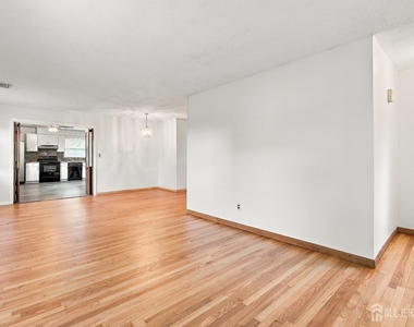 943 New Dover Road - Photo Thumbnail 3