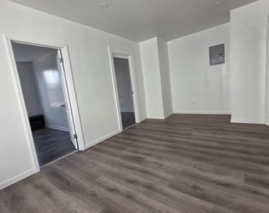 2226 63rd Street - Photo Thumbnail 3