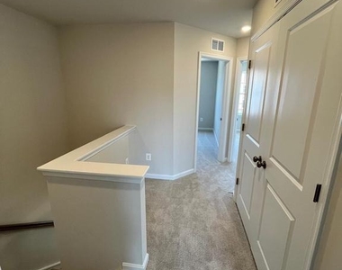 390 Seeback Drive - Photo Thumbnail 16
