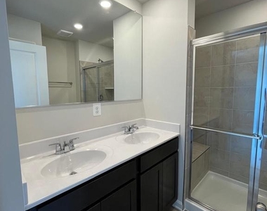 390 Seeback Drive - Photo Thumbnail 29