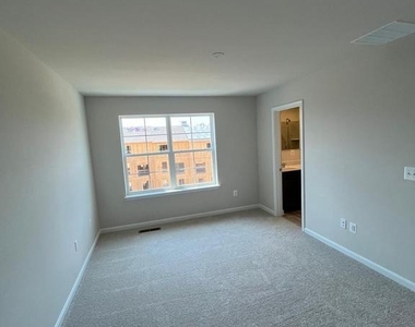 390 Seeback Drive - Photo Thumbnail 25