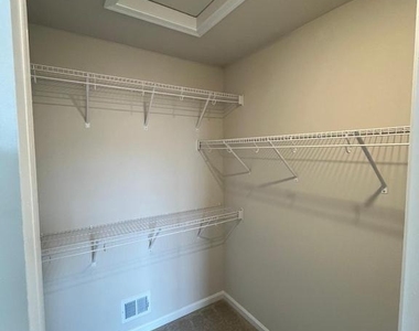 390 Seeback Drive - Photo Thumbnail 22