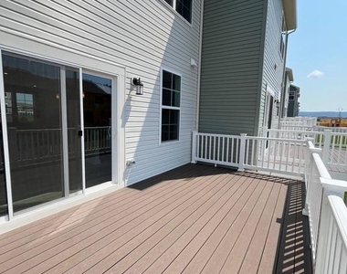 390 Seeback Drive - Photo Thumbnail 30