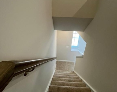 390 Seeback Drive - Photo Thumbnail 26
