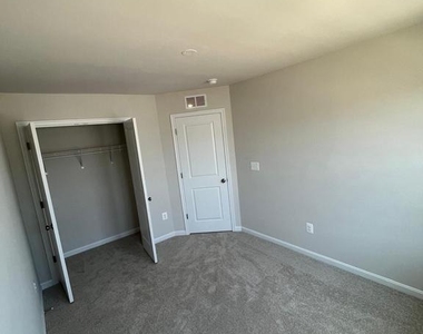 390 Seeback Drive - Photo Thumbnail 20