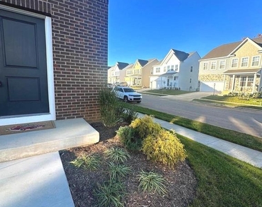 57 Brookfield Mews - Photo Thumbnail 3