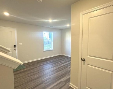 57 Brookfield Mews - Photo Thumbnail 7