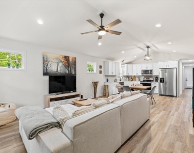 1274 Holly Vista Drive - Photo Thumbnail 3