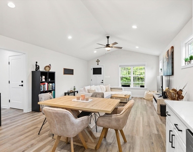 1274 Holly Vista Drive - Photo Thumbnail 18