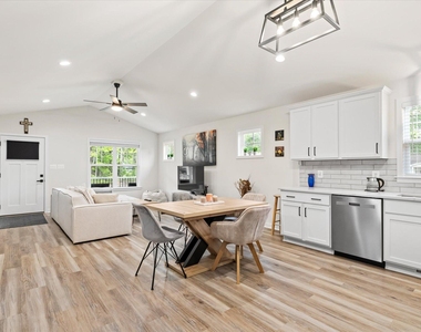 1274 Holly Vista Drive - Photo Thumbnail 2
