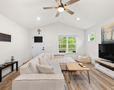 1274 Holly Vista Drive - Photo Thumbnail 7