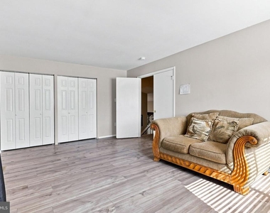 109 Biscayne Court - Photo Thumbnail 52