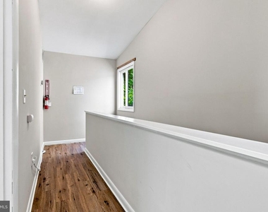109 Biscayne Court - Photo Thumbnail 34