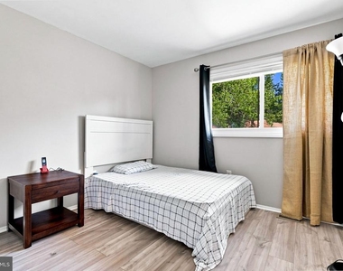 109 Biscayne Court - Photo Thumbnail 21