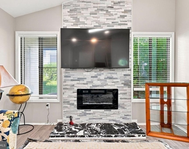 109 Biscayne Court - Photo Thumbnail 14
