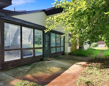 109 Biscayne Court - Photo Thumbnail 6