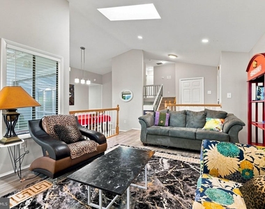 109 Biscayne Court - Photo Thumbnail 13
