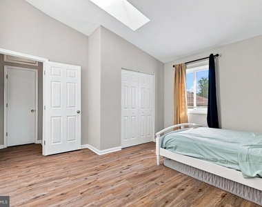 109 Biscayne Court - Photo Thumbnail 38
