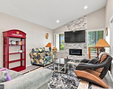 109 Biscayne Court - Photo Thumbnail 12
