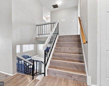 109 Biscayne Court - Photo Thumbnail 31