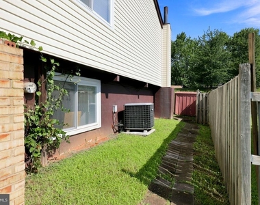 109 Biscayne Court - Photo Thumbnail 5