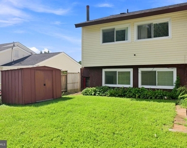 109 Biscayne Court - Photo Thumbnail 4