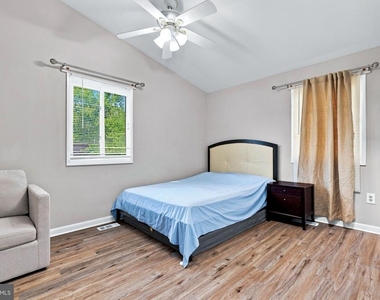 109 Biscayne Court - Photo Thumbnail 36