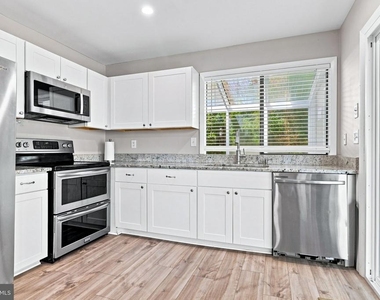 109 Biscayne Court - Photo Thumbnail 48
