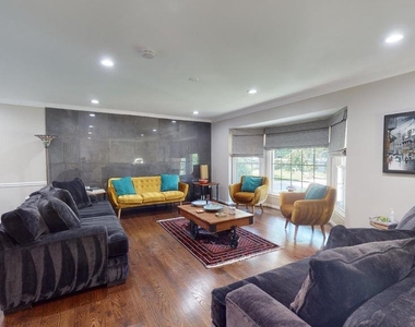 7628 Chancellor Way - Photo Thumbnail 2