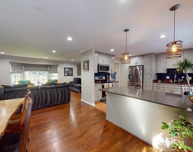 7628 Chancellor Way - Photo Thumbnail 9