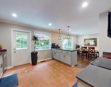 7628 Chancellor Way - Photo Thumbnail 6